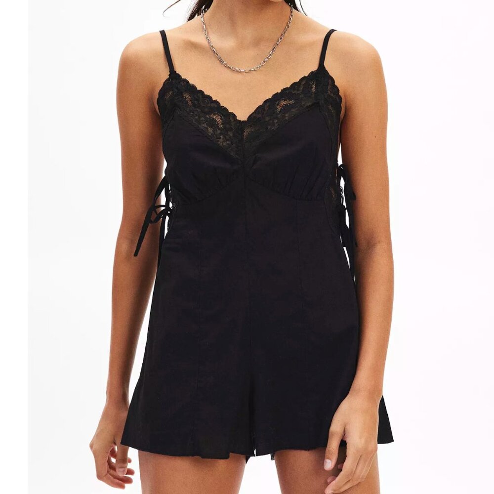 Kimchi Blue Shyla Lace Trim Romper - Size L